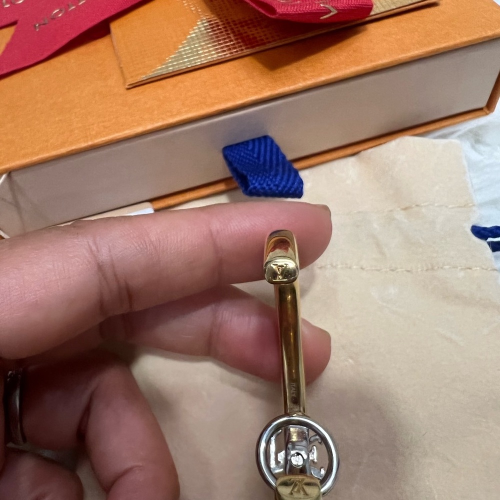 LV Bracelet - Picture 5 of 10